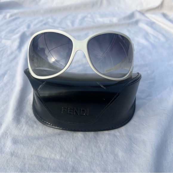 💎 RARE 💎 Fendi White Logo Shield Sunglasses - Picture 2 of 12